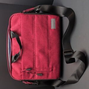 Targus Groove X Red Slip-Case Mac-book Case with Strap.